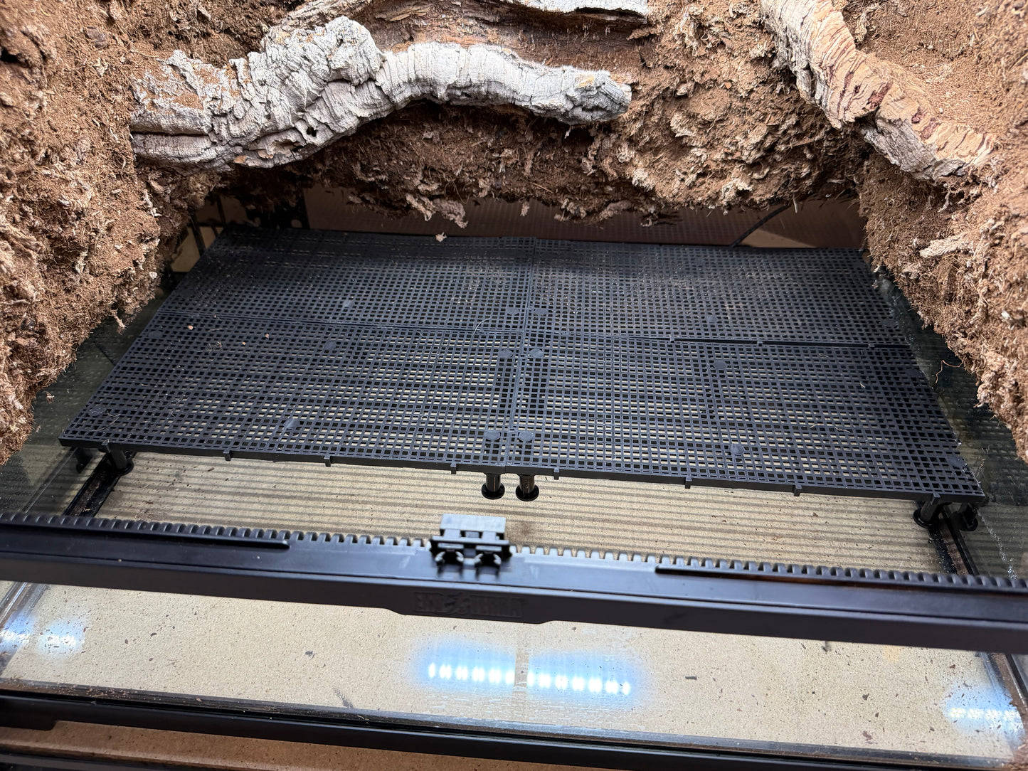 Terrarium Egg Crate Drainage Grid – 8 Panel Set with Brackets